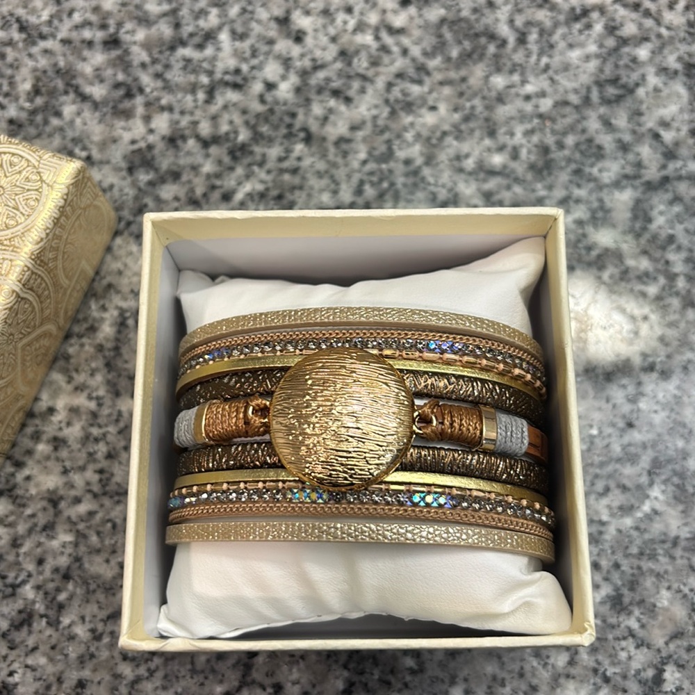 Bracelet.  Gold and leather accents. Saachi Style